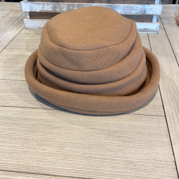 Vintage Accessories - Vintage 1920's French Style Wool Cashmere Blend Hat Collapsible Wheat